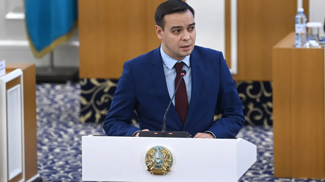 Adam quqyqtary jónindegi ýákil: О́mir súrý quqyǵy men ádil sot – Konstıtýsııanyń irgetasy