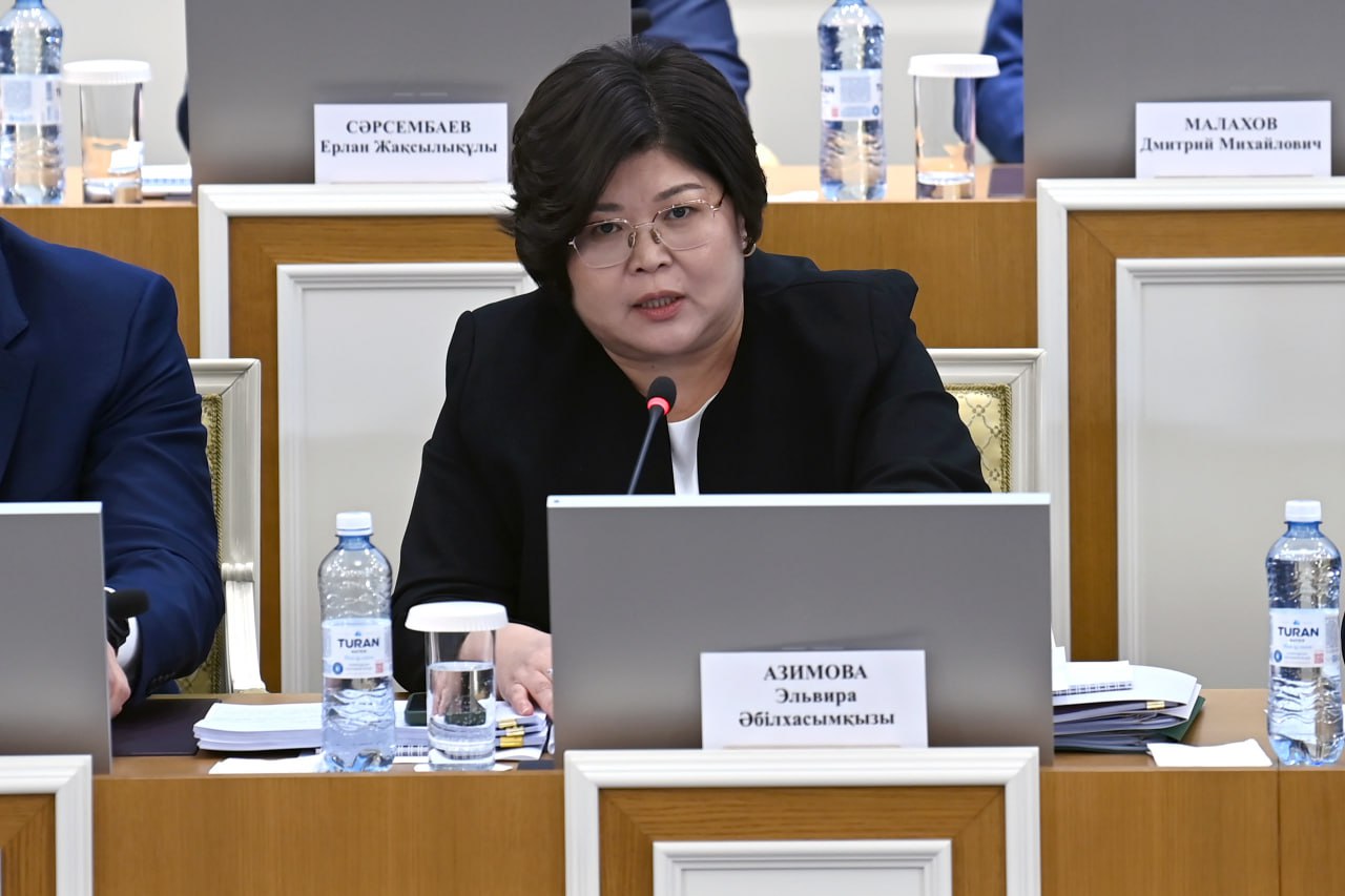 Konstıtýsııalyq reforma jónindegi komıssııa otyrysy ótip jatyr