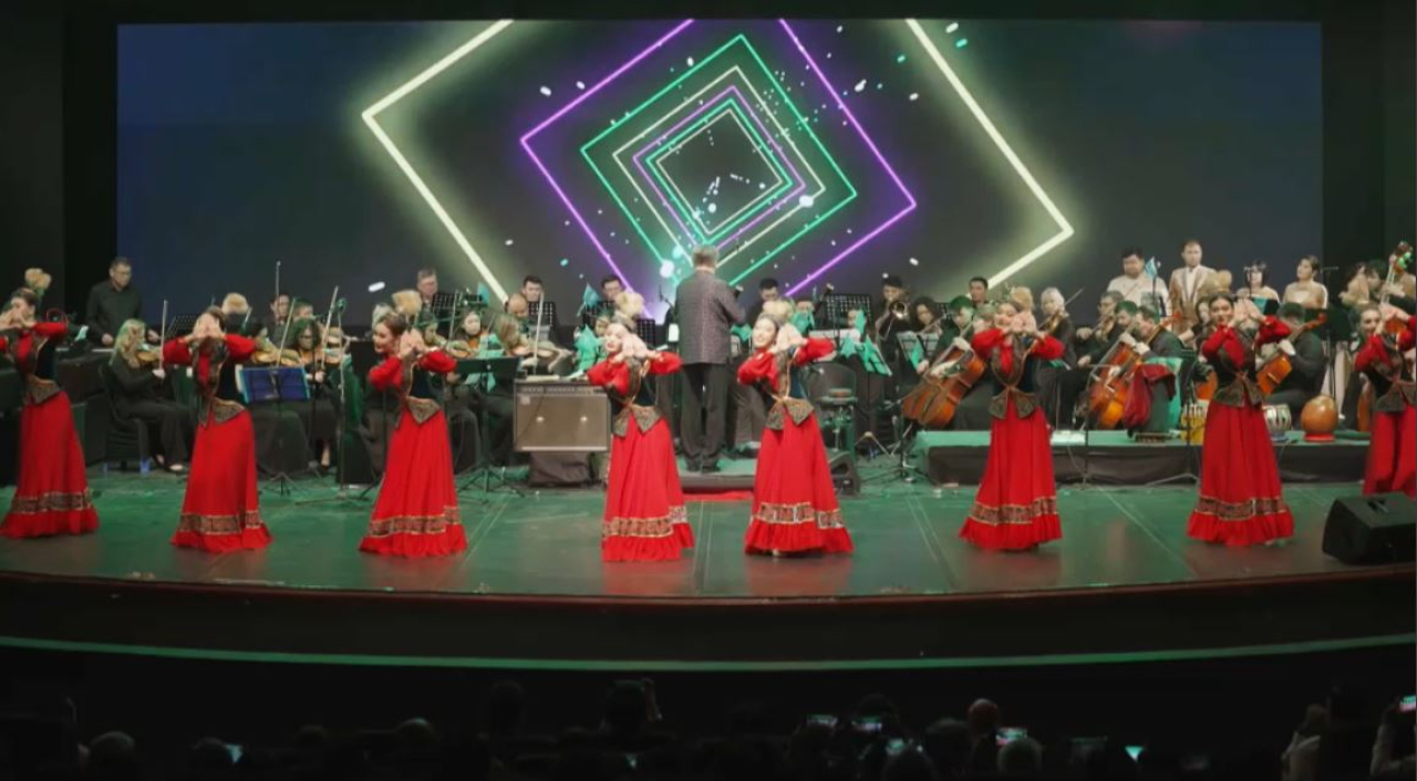 Úndi sahnasynda qazaq ánderi shyrqaldy