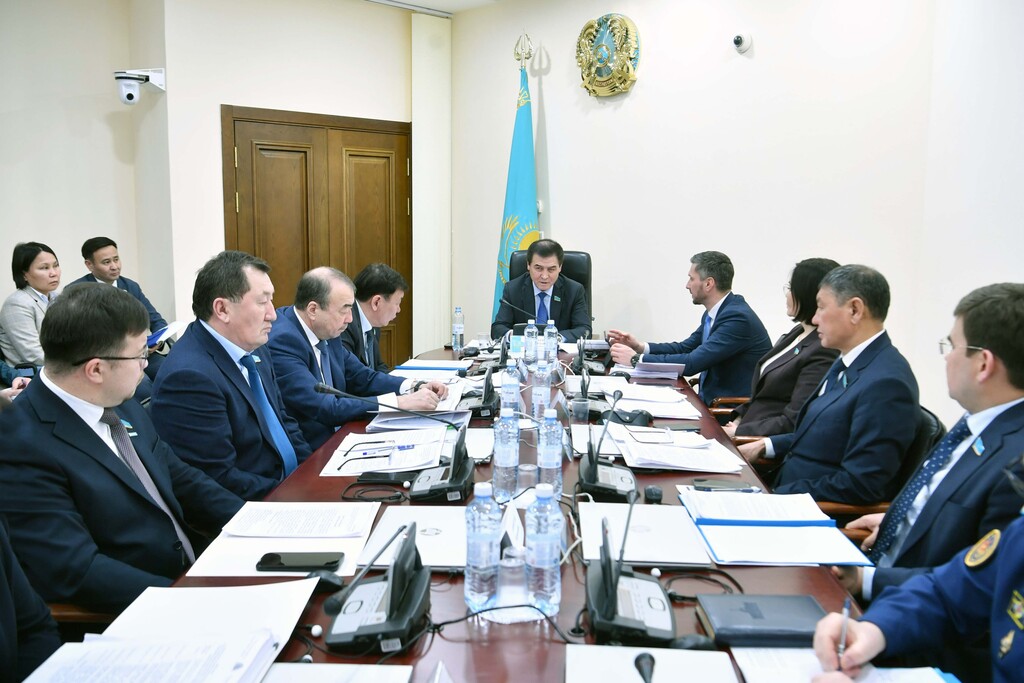 Turǵyn úı qatynastary máselesi talqylandy