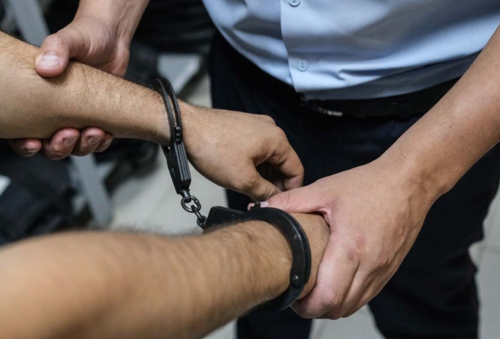 Esirtki jasyrǵan kúdikti tuzaqqa tústi