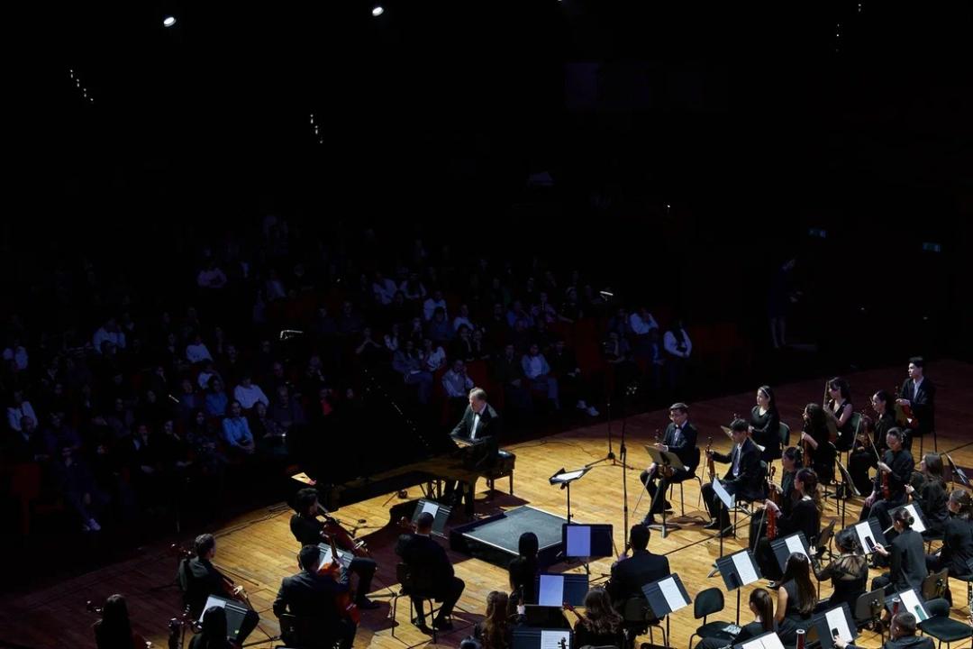 Elordada fortepıano keshi ótti