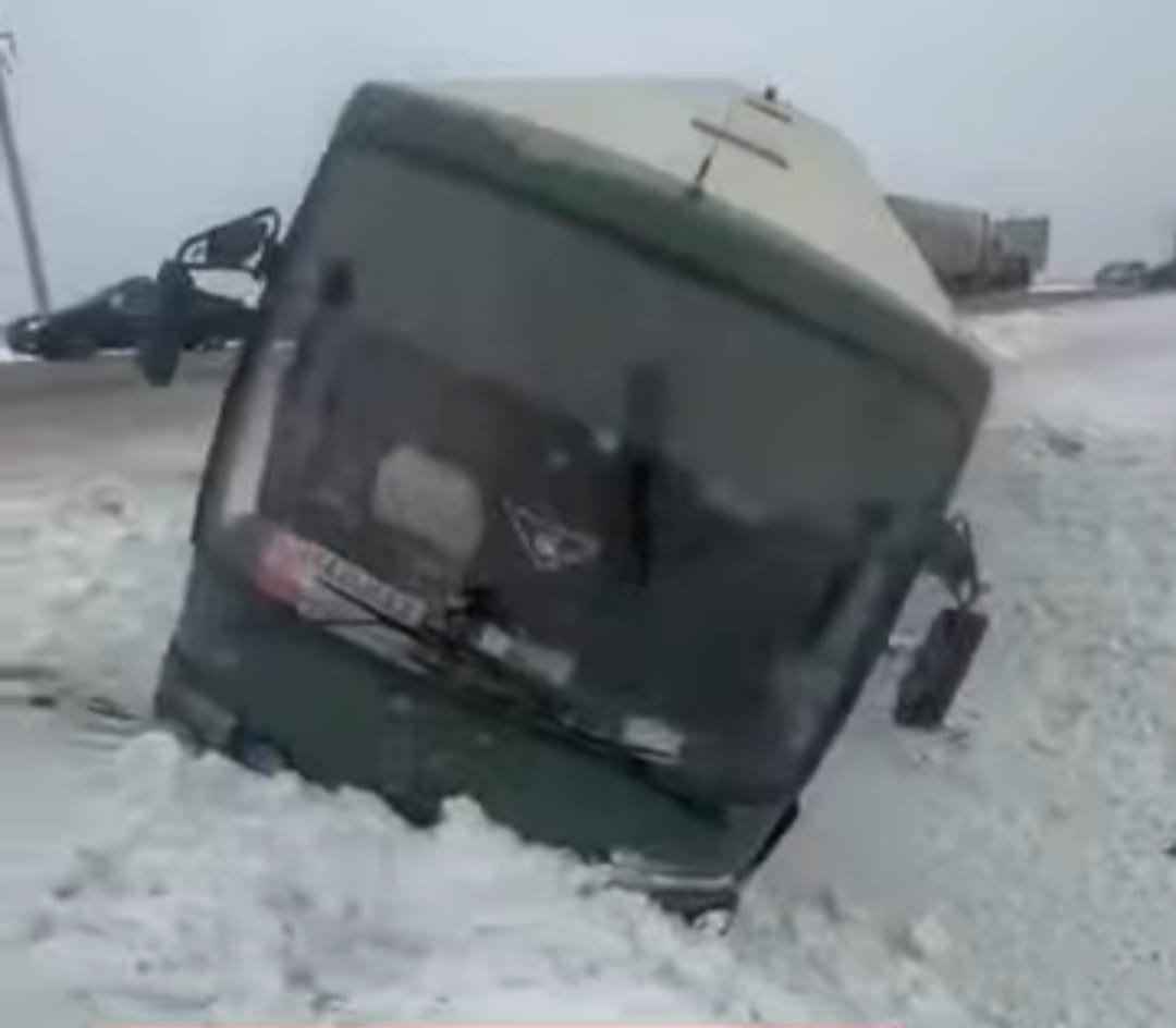 «Samara-Shymkent» tasjolynda avtobýs aýdaryldy