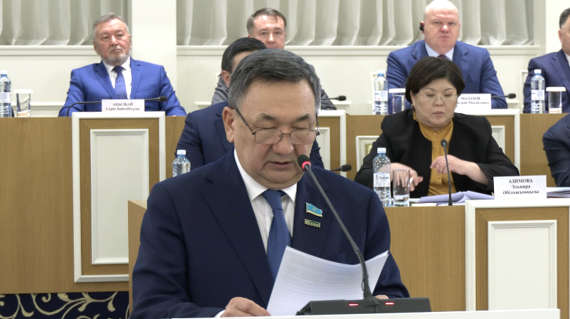 Serik Egizbaev Konstıtýsııalyq reformanyń negizin quraıtyn úsh strategııalyq tirekti belgilep berdi