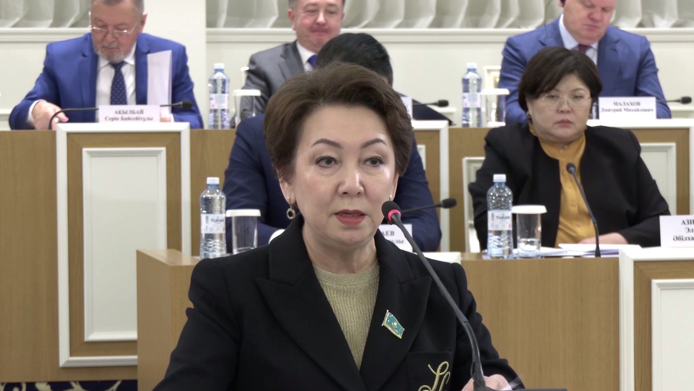 Danııa Espaeva: bizge jekelegen túzetýler emes, jańa Konstıtýsııa qajet