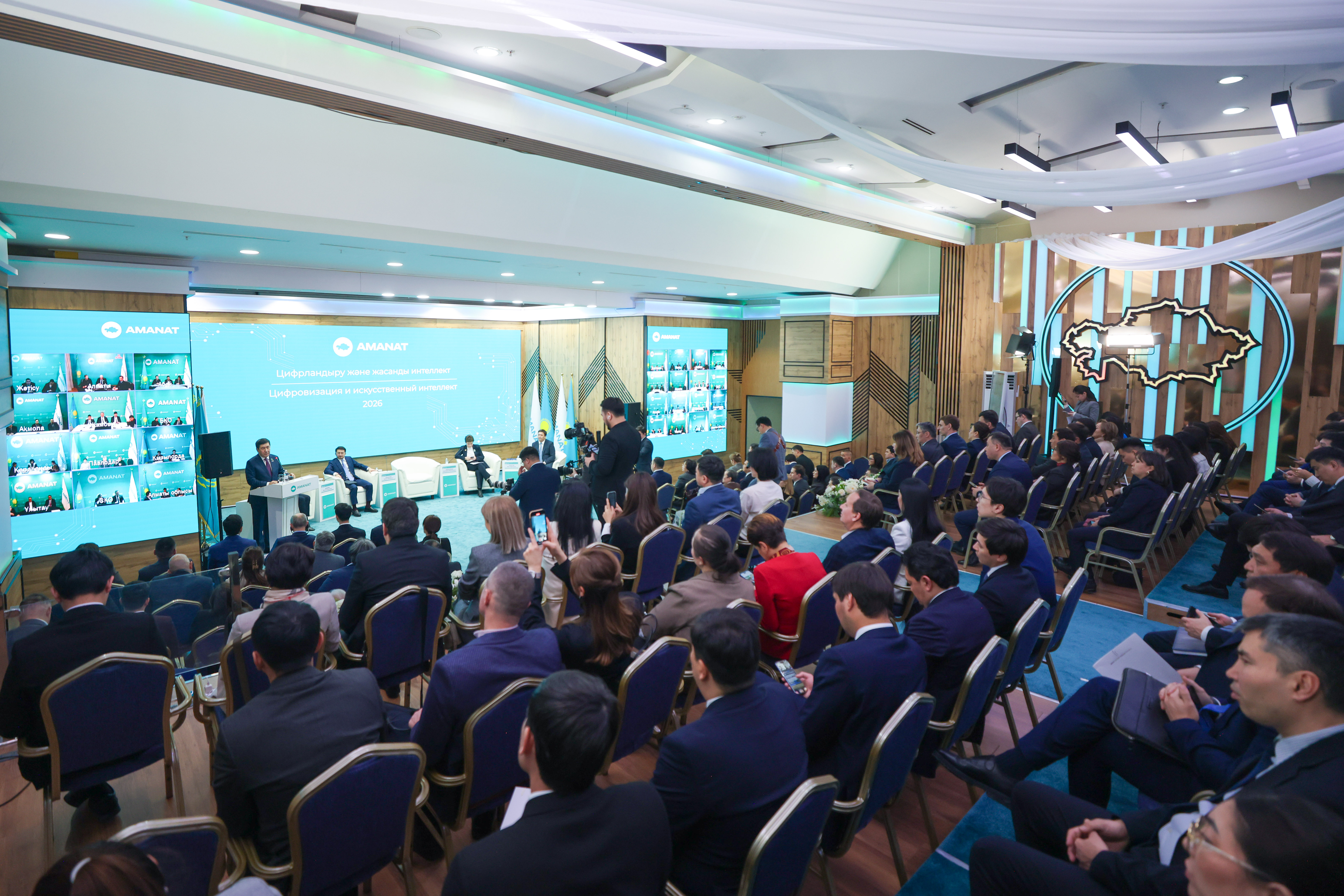 «AMANAT» partııasynda azamattardyń sıfrlyq saýatyn arttyrýǵa arnalǵan jańa sharalar usynyldy