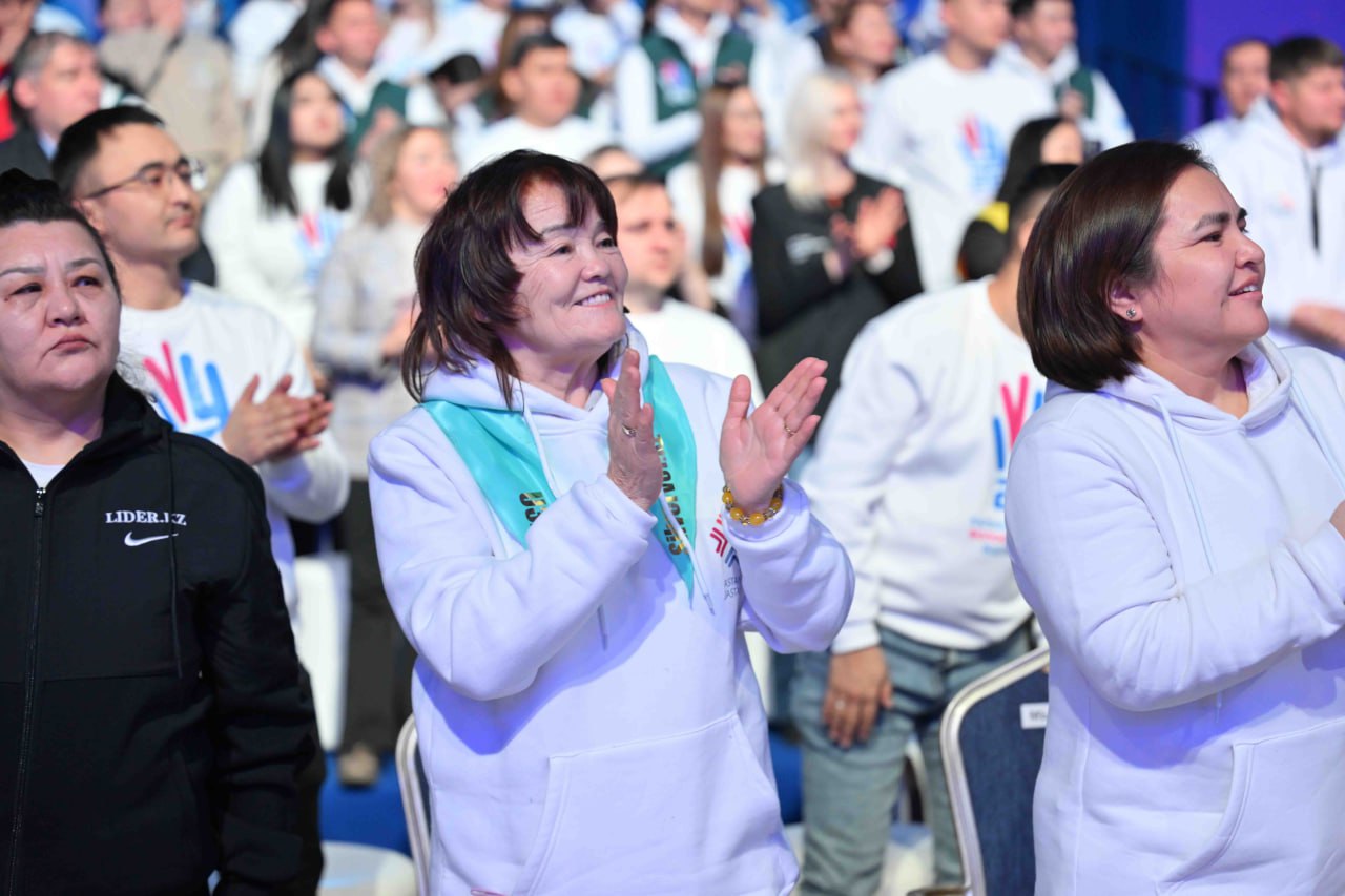 Prezıdent volonterdiń sıfrly pasportyn jasaý týraly usynysqa qoldaý bildirdi