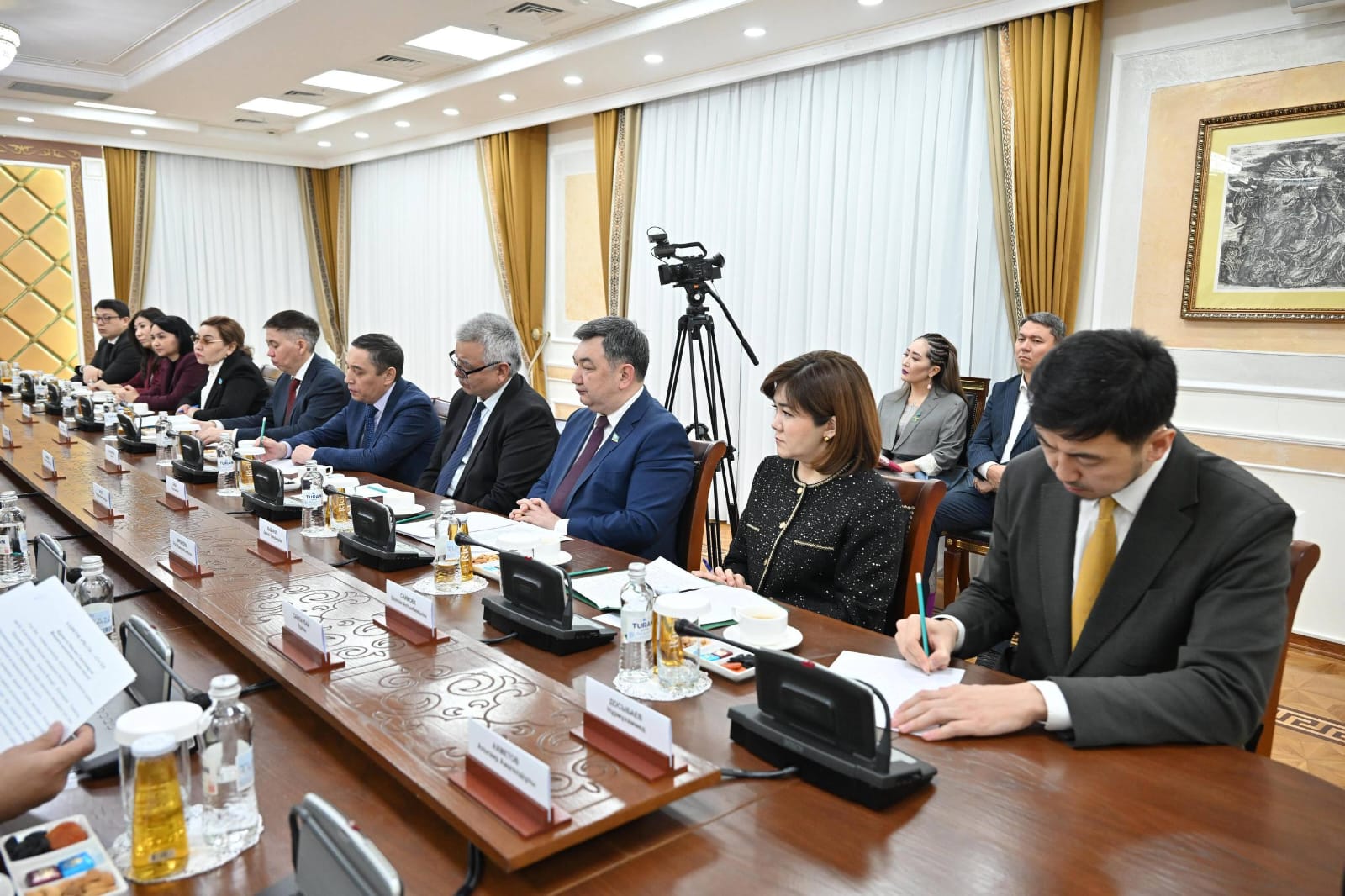 Konstıtýsııanyń 80-ge jýyq normasyna ózgerister engiziledi