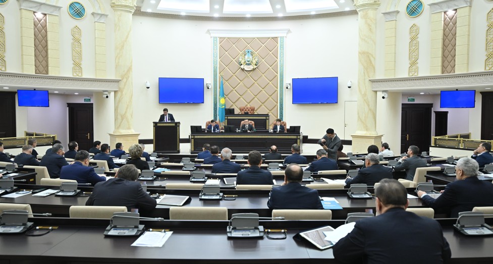 Áskerı temirjol kúzetiniń mártebesi bekitildi