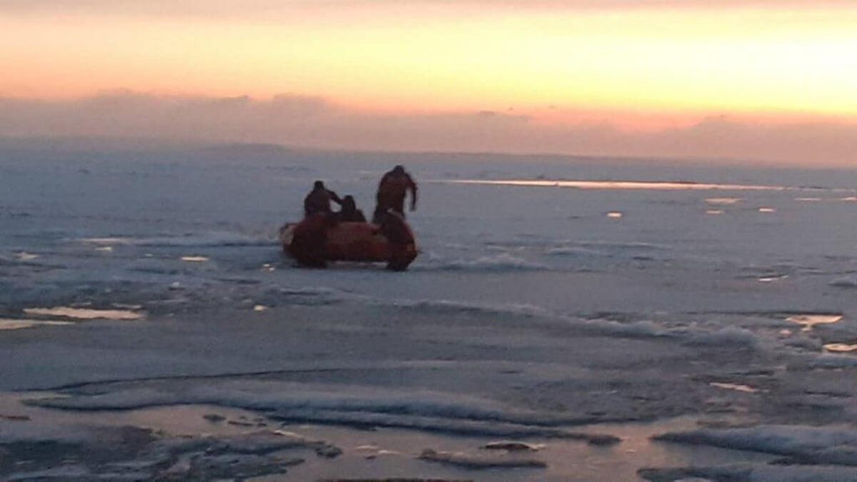 Astanadaǵy Maıbalyq kólinde eki balyqshy qutqaryldy