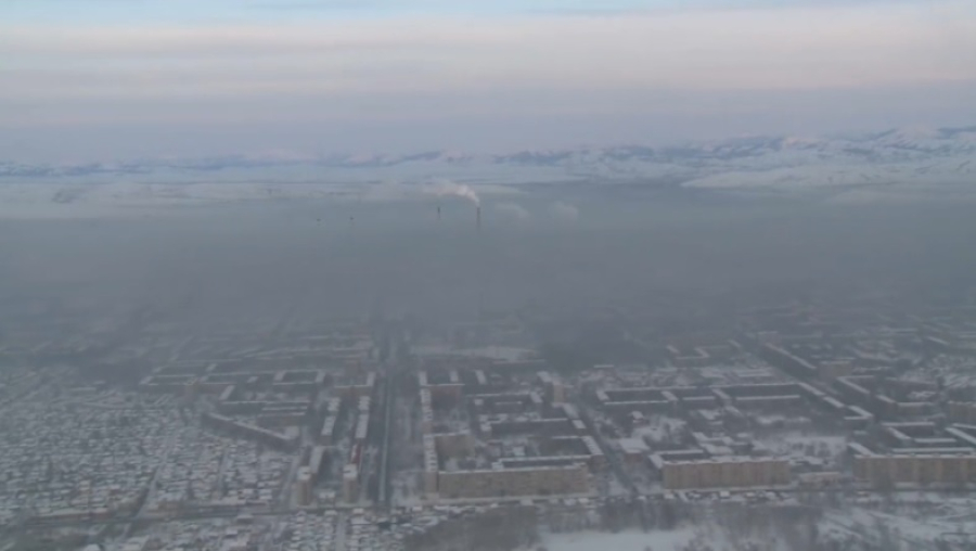 О́skemende oqýshylar qashyqtan oqıtyn boldy