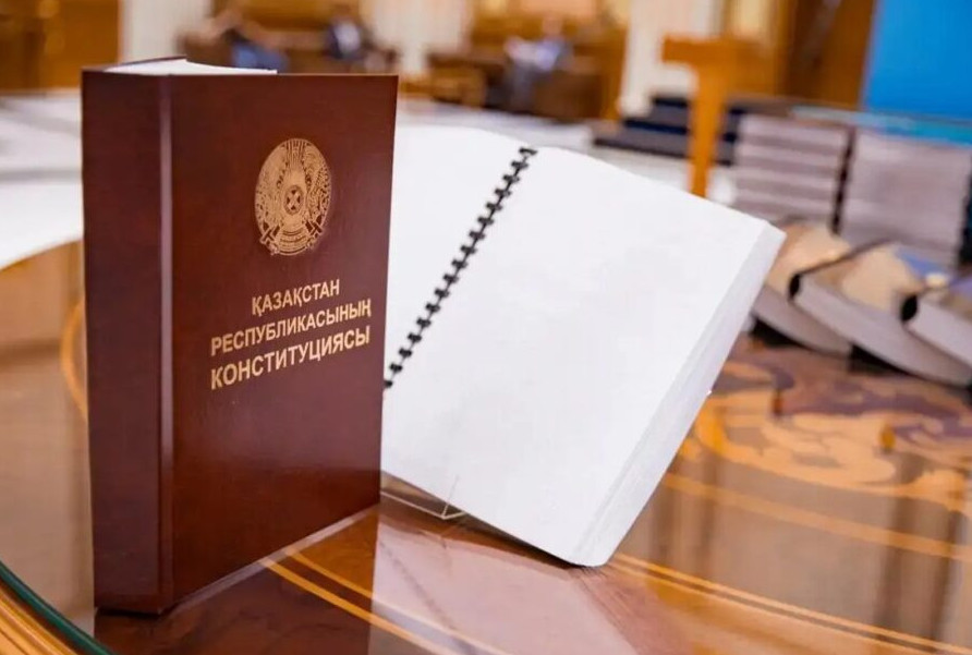 Jańa Konstıtýsııada qazaq tiliniń mártebesi qalaı bekitilmek?