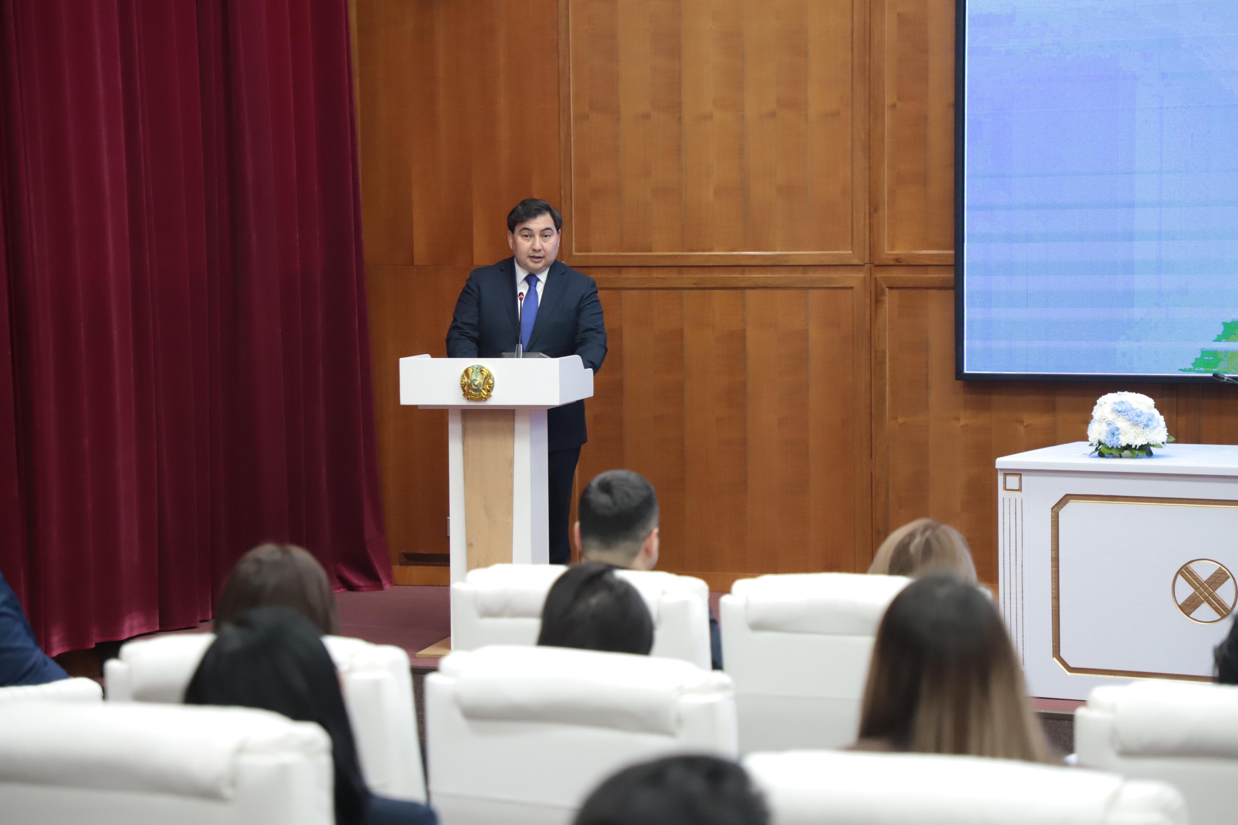 Memlekettik basqarý akademııasynda jańa Konstıtýsııanyń jobasy talqylandy  