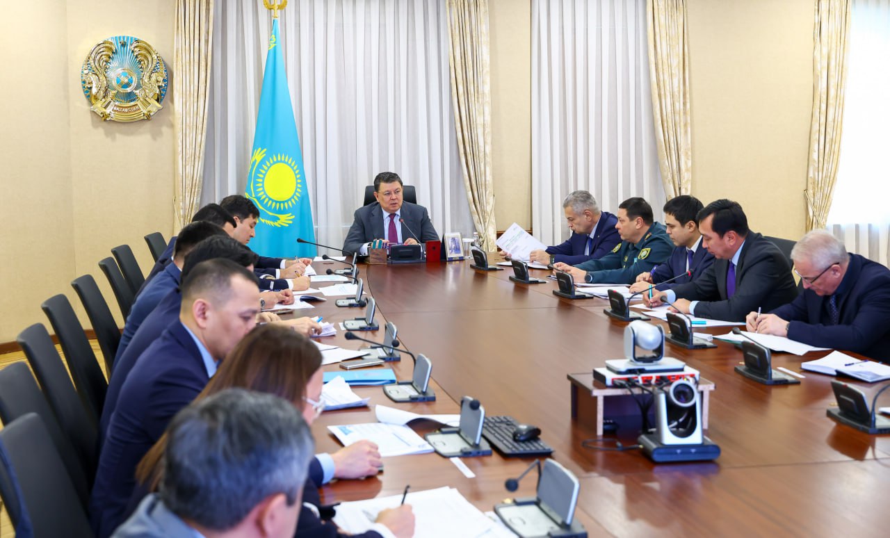 Qanat Bozymbaev óńirlerdiń sý tasqyny qaýpi joǵary kezeńge daıyndyq barysyn tekserdi