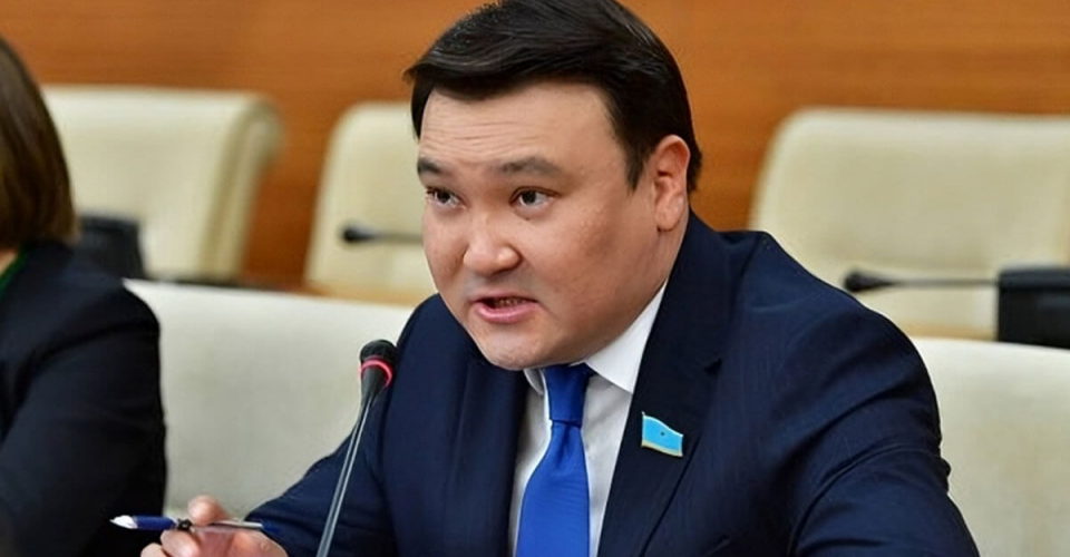 Maqsat Tolyqbaı: Jańa Ata zańnyń qazaq tilindegi nusqasy tolyqtaı qaıta jazyldy