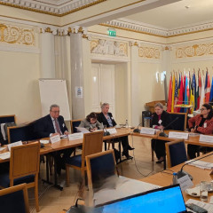 Vıse-prezıdent jáne Halyq keńesi: Jańa Ata Zań jobasy Varshavada tanystyryldy