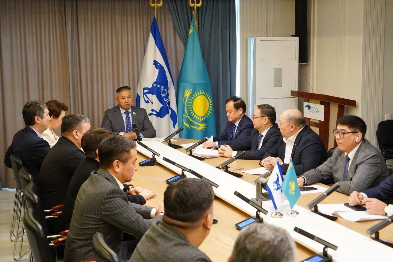 «Aq jol» partııasynyń ustanymy aıqyn