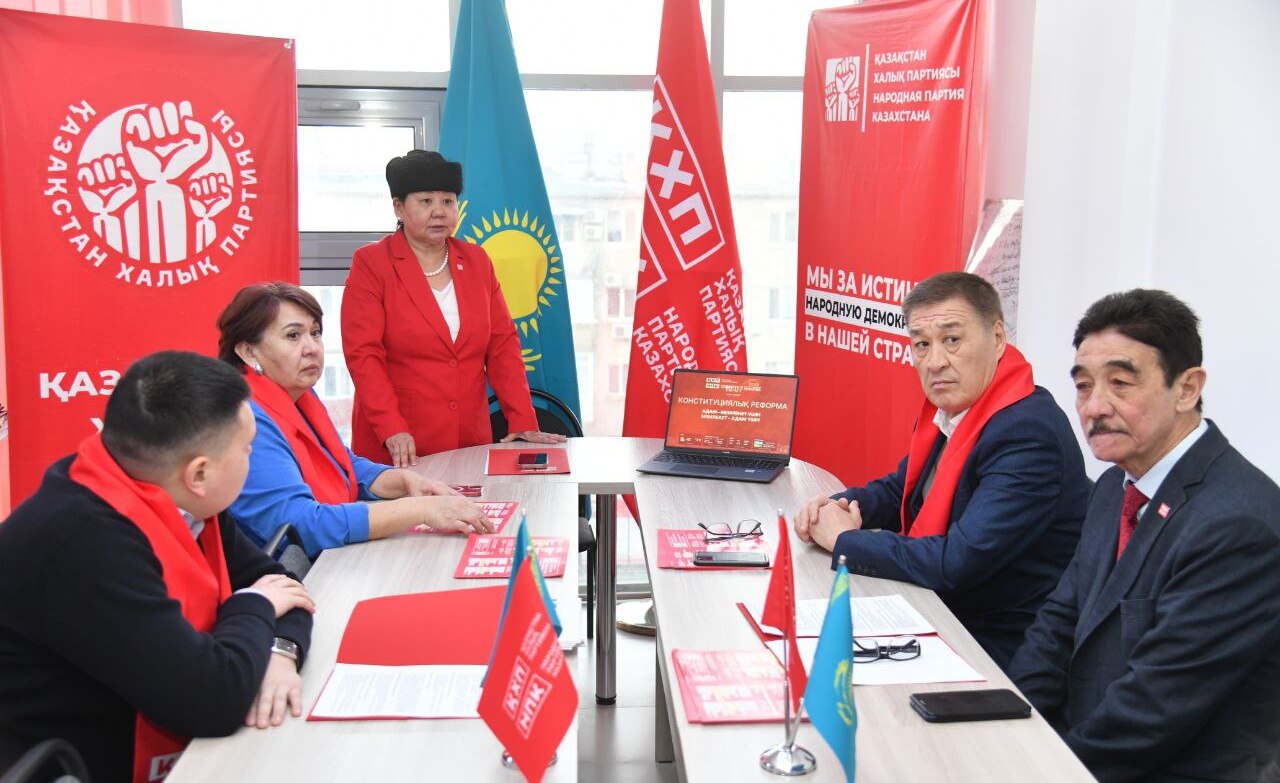 Qazaqstan Halyq partııasy óńirlerde jańa Konstıtýsııa jobasyn túsindirý jumystary ótkizdi