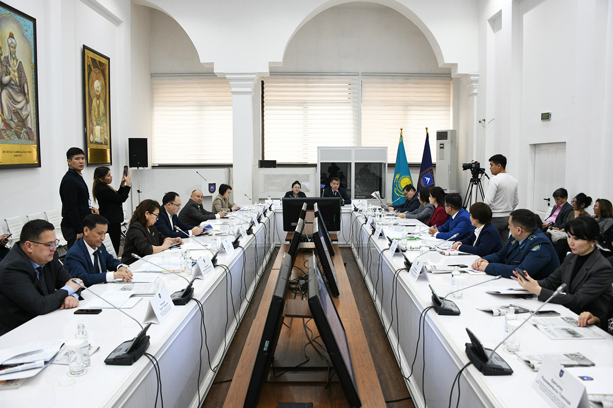 Almatyda Konstıtýsııaǵa engiziletin túzetýlerge qoldaý bildirildi