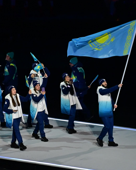 Qazaqstan quramasy Qysqy Olımpıada oıyndarynyń ashylý rásimine qatysty