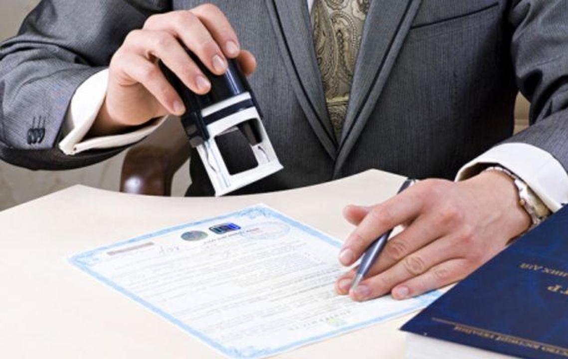 Qarjy mınıstrligi eskertedi: Mınıstr Takıevtiń atyn jamylǵan alaıaqtar paıda boldy