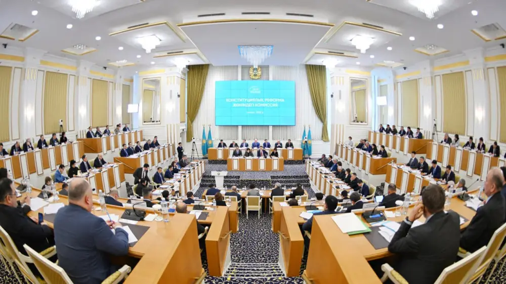 Búgin Konstıtýsııalyq komıssııanyń kezekti toǵyzynshy otyrysy ótip jatyr