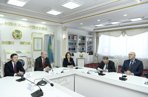 Halyqaralyq zańgerler qaýymdastyǵy: Jańa Konstıtýsııa jobasy halyqaralyq standarttarǵa saı