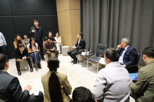 Almatylyq jastar jańa Konstıtýsııa jobasyn qoldady