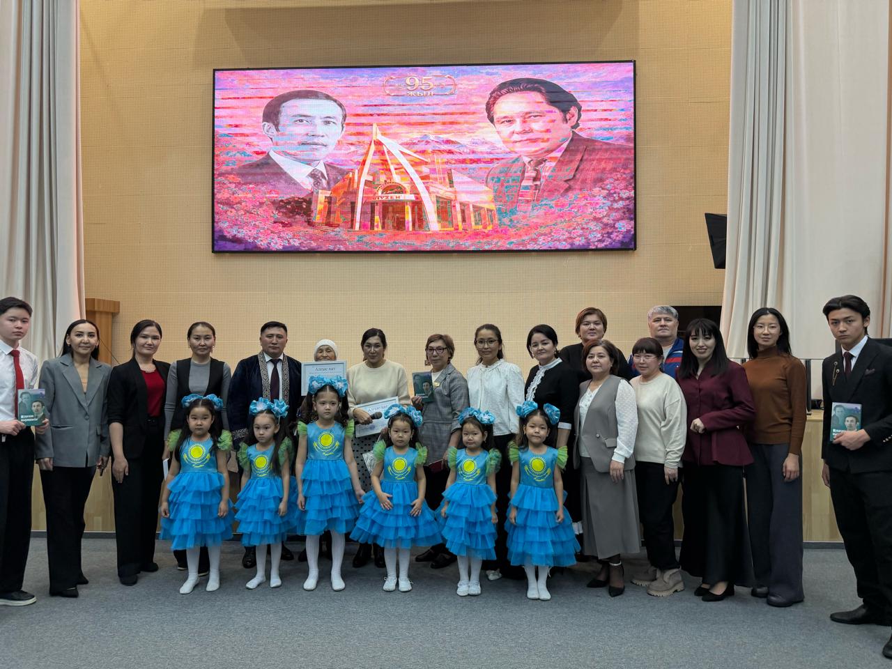 Muqaǵalı rýhyna arnalǵan taǵylymdy kesh ótti