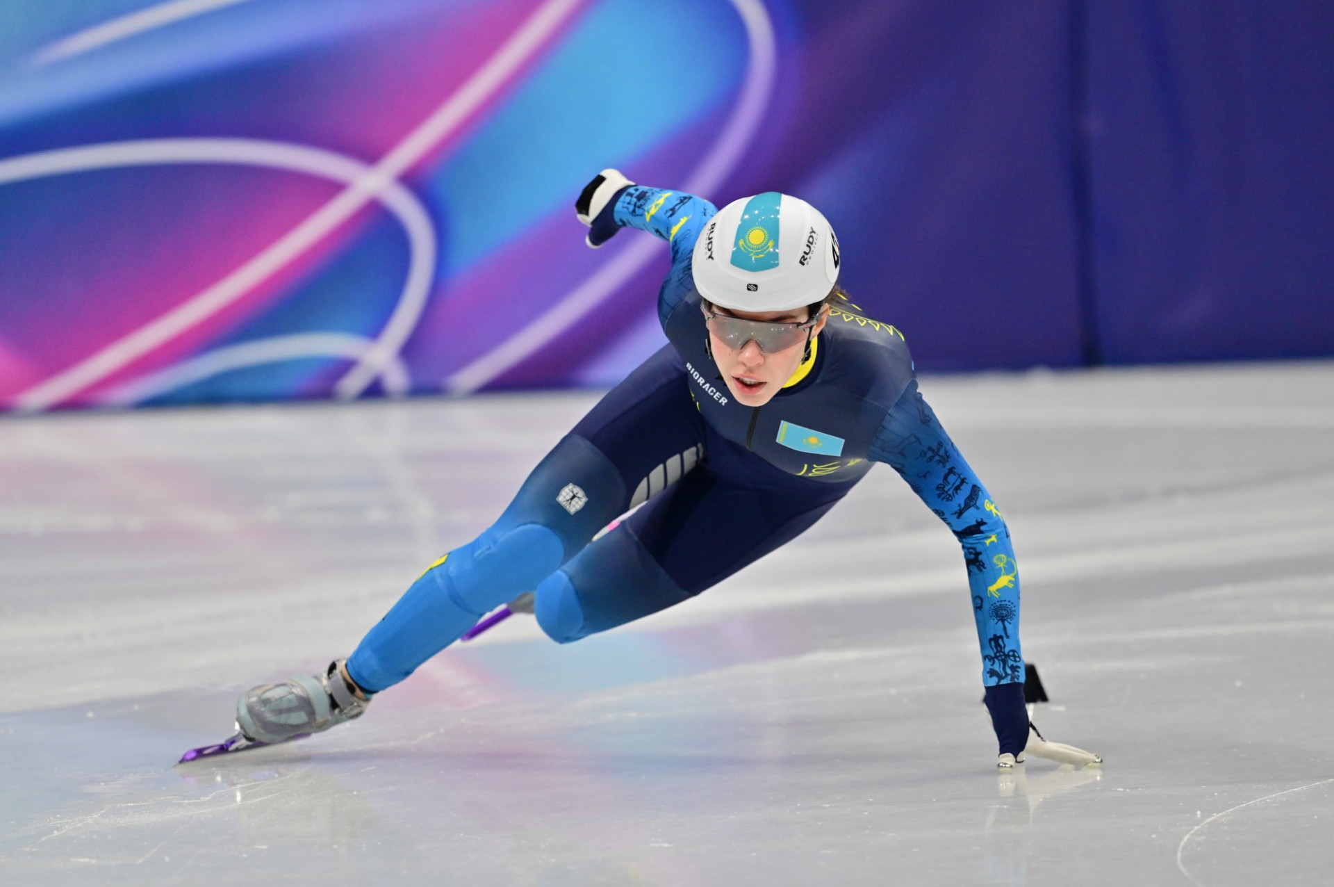 El short-trekshileri 500 metr qashyqtyqtaǵy syndy qandaı nátıjemen aıaqtady?