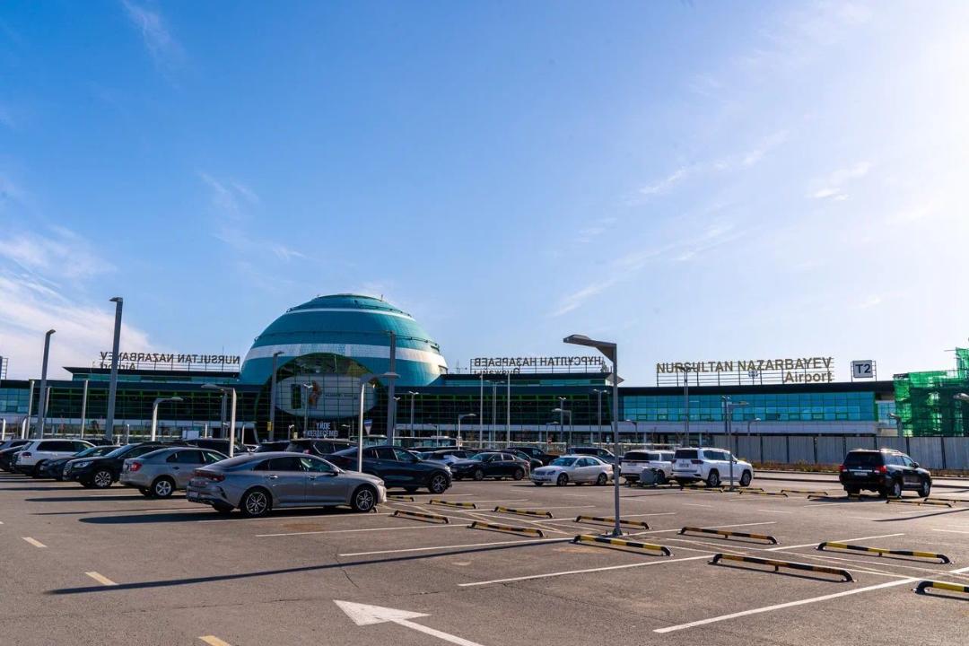 Astana halyqaralyq áýejaıynda reıster keshigip jatyr