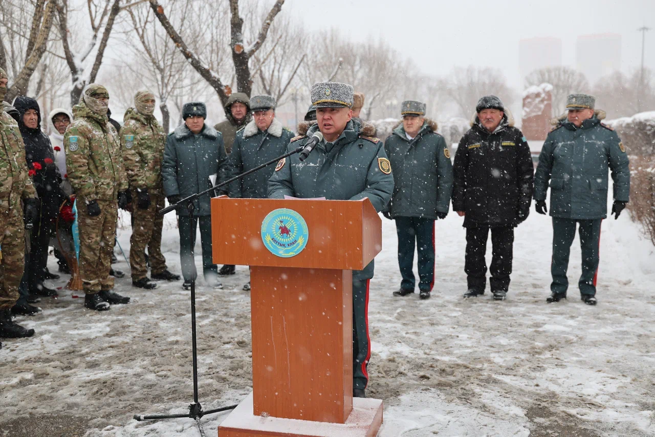 Elordada tájik-aýǵan shekarasynda qaza tapqan jaýyngerler rýhyna taǵzym etildi