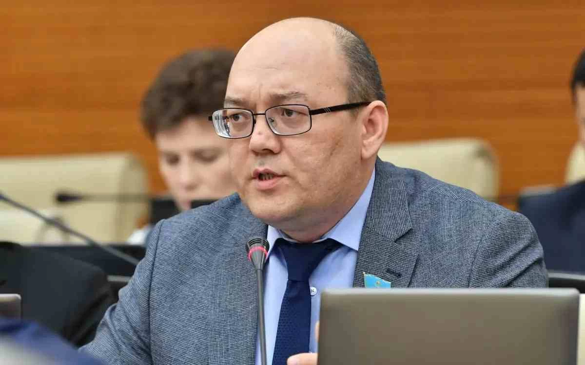 Ashat Rahymjanov: Jańa Konstıtýsııa azamattardyń eldiń saıası ómirine qatysý múmkindigin keńeıtedi