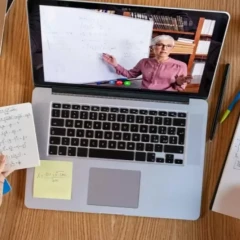 Astanada ekinshi aýysymnyń oqýshylary da qashyqtan oqıtyn boldy