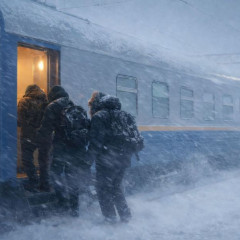 Aqtóbe oblysynda jolda qalyp qoıǵan 400 jolaýshy poıyzben tegin jetkizildi