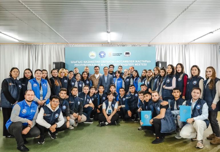 Assambleıa jastary jańa Konstıtýsııa jobasyna qoldaý bildirdi