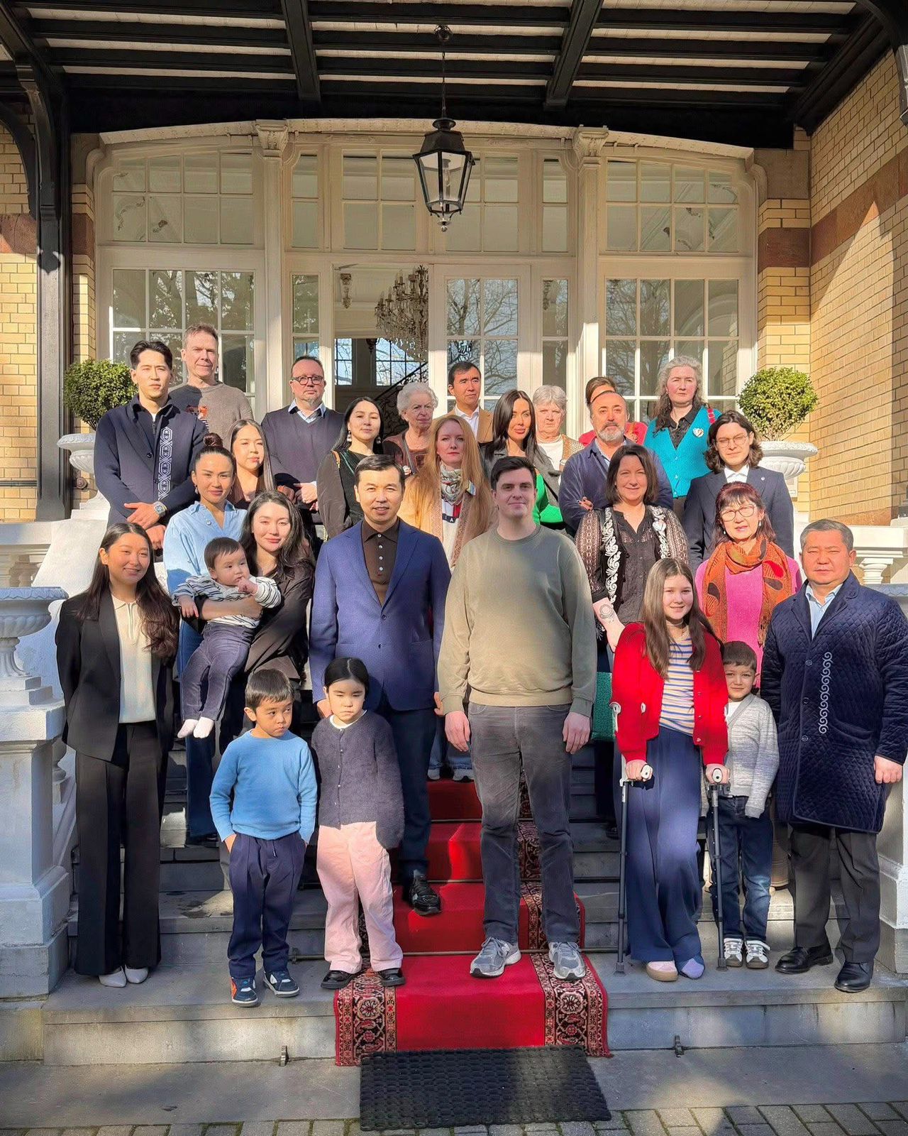 Belgııada Muqaǵalı Maqataevtiń mereıtoıy men shyǵarmashylyǵyna arnap ádebı is-shara ótti