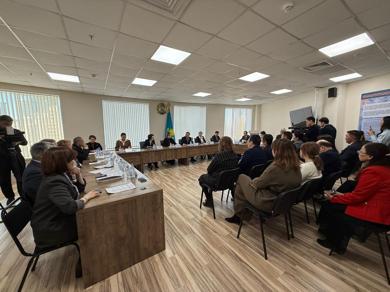 Parlamentarızm ınstıtýty jańa Konstıtýsııa jobasyn qoldady