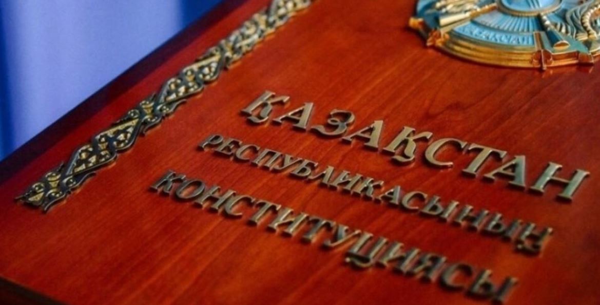 Ákimder men máslıhattardyń ózara is-qımyl tártibi Ata zańda qalaı bekitilgen?