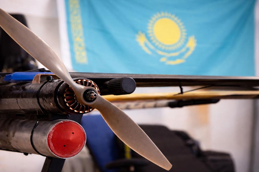 Endi munaı-gaz qubyrlaryn adam emes, dron kúzetedi