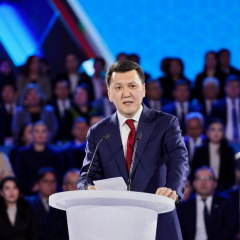 Erlan Qarın Ata zańnyń basty ereksheligin atady