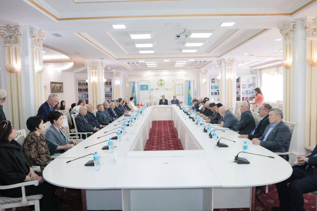 Ulttyq kitaphanada Joltaı Álmashulynyń jańa kitaptary tanystyryldy