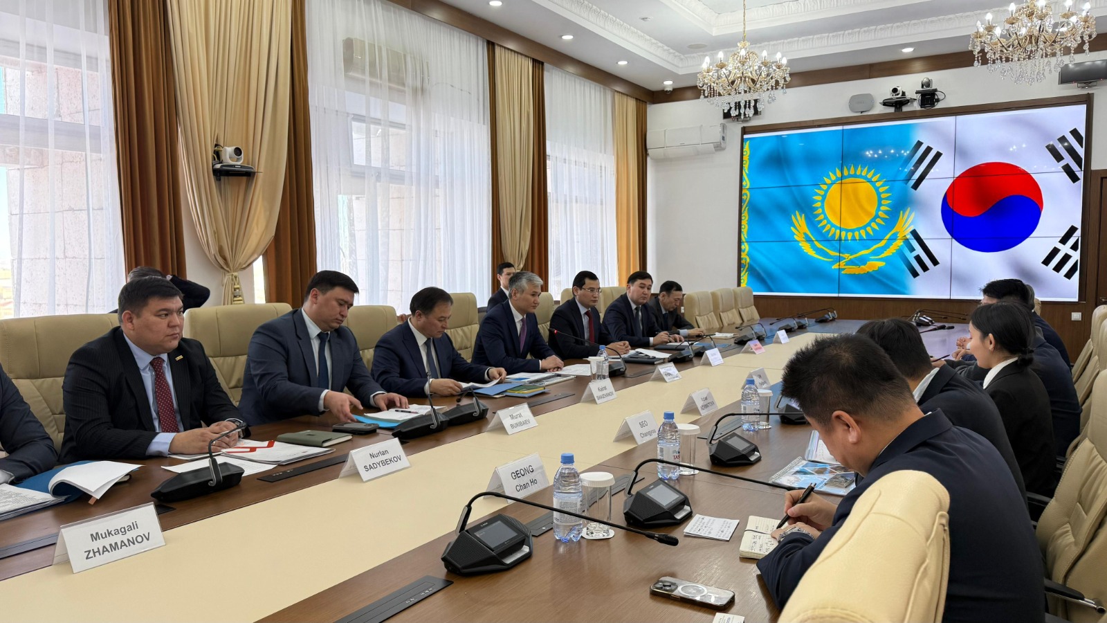 Ulytaý oblysynda ınvestısııalyq jobalar talqylandy