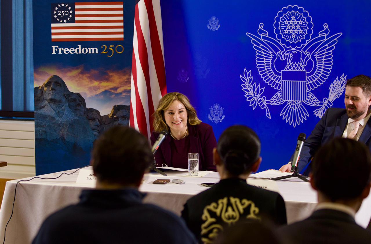 AQSh elshisi: Dıplomattardyń qazaq tilin úırenýge qyzyǵýshylyǵy artyp keledi