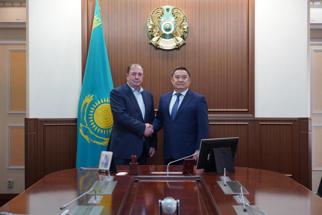 «Oqjetpes» fýtbol klýby jekemenshik qolǵa ótti