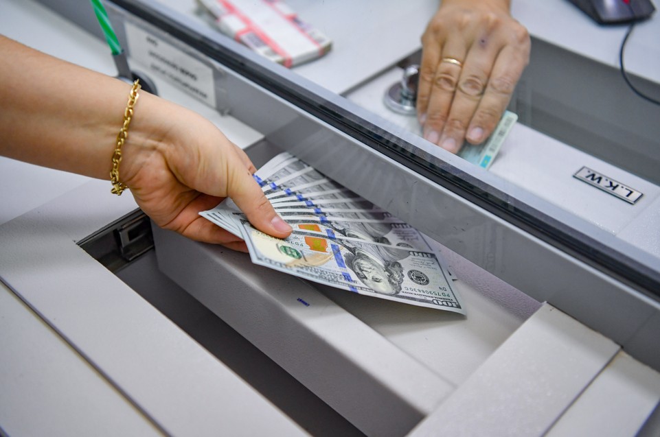 Valıýta baǵamy: qubyla ma, turaqtala ma?