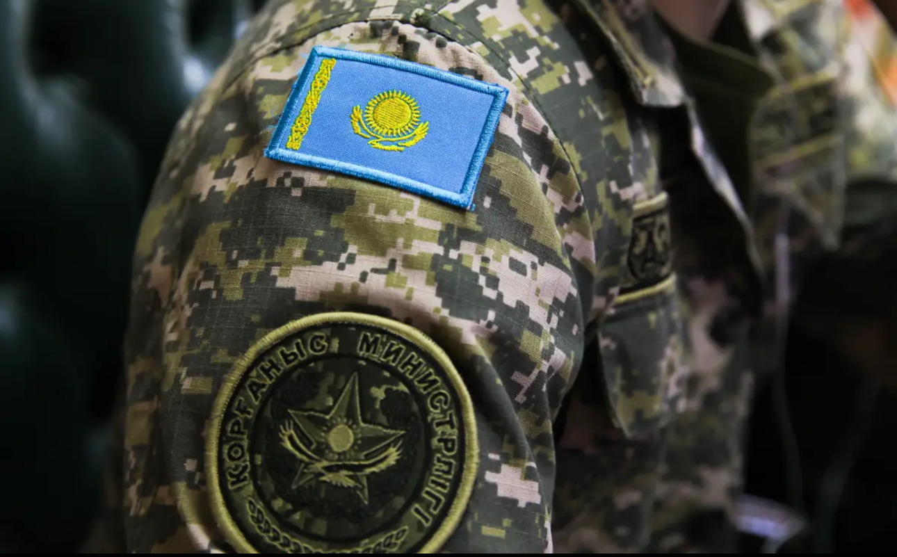 Otardaǵy sarbaz oqıǵasy: Áskerı bólimniń 4 laýazymdy tulǵasy qyzmetinen bosatyldy