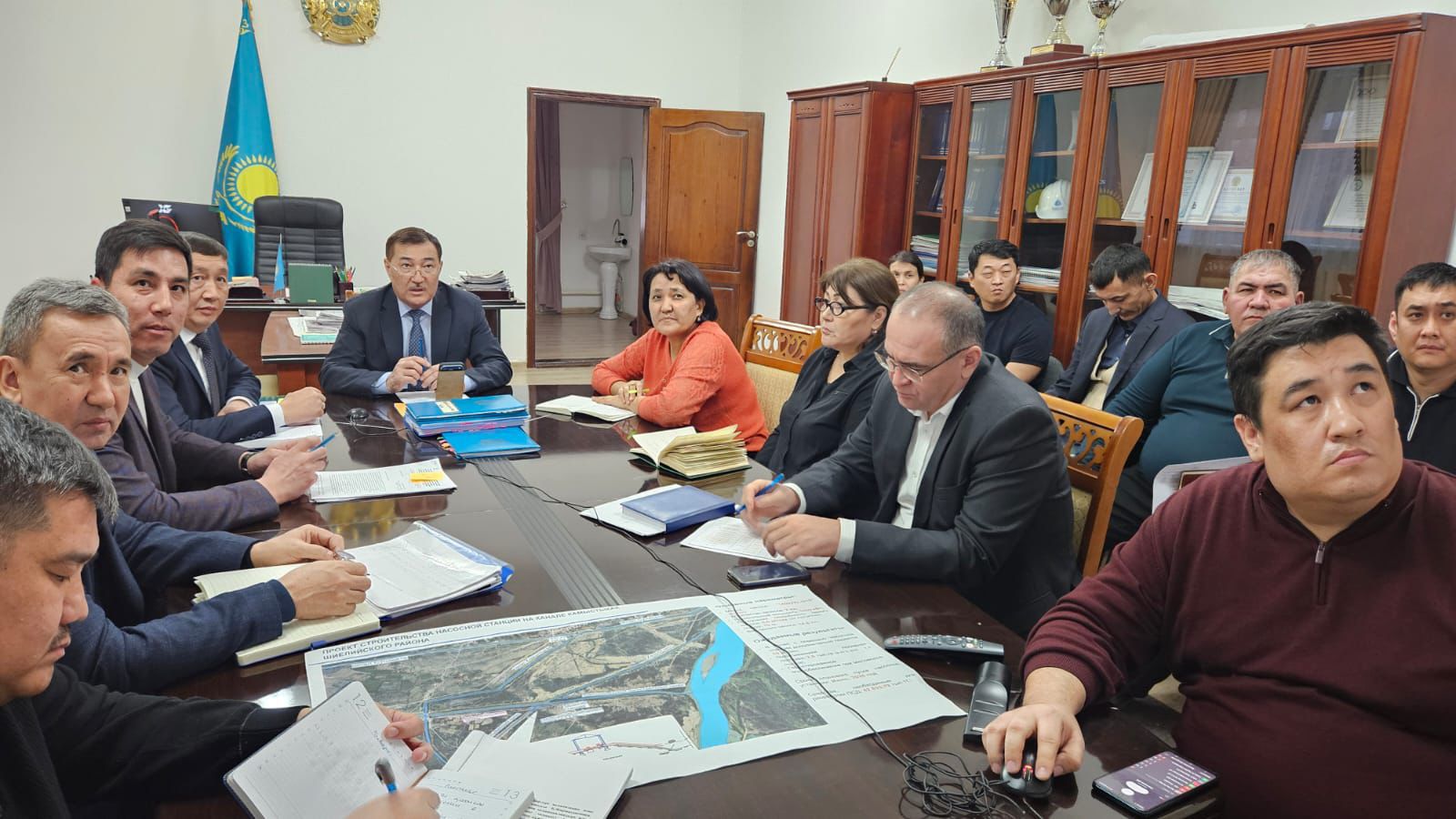 Gıdrotehnıkter jańa Konstıtýsııa boıynsha referendým ótkizýdi qoldady