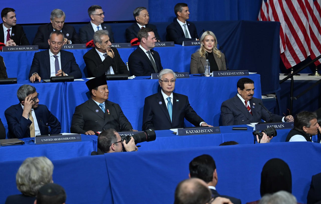 Memleket basshysy Beıbitshilik keńesiniń alǵashqy otyrysyna qatysyp jatyr