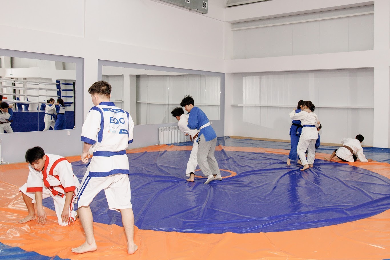 Mahambet ýnıversıtetinde jańa sport saraıy ashyldy